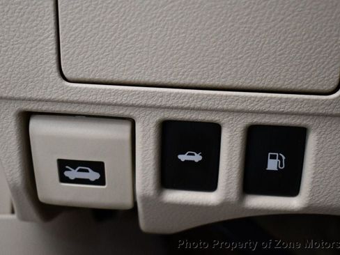 Used 2013 Lexus ES 300h image 35