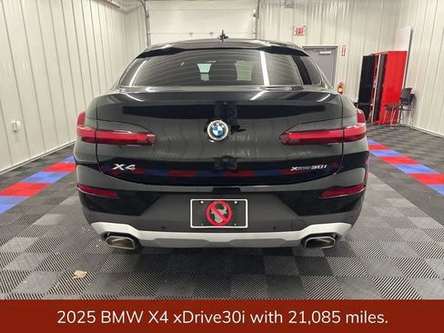 Used 2025 BMW X4 xDrive30i AWD/4WD image 3