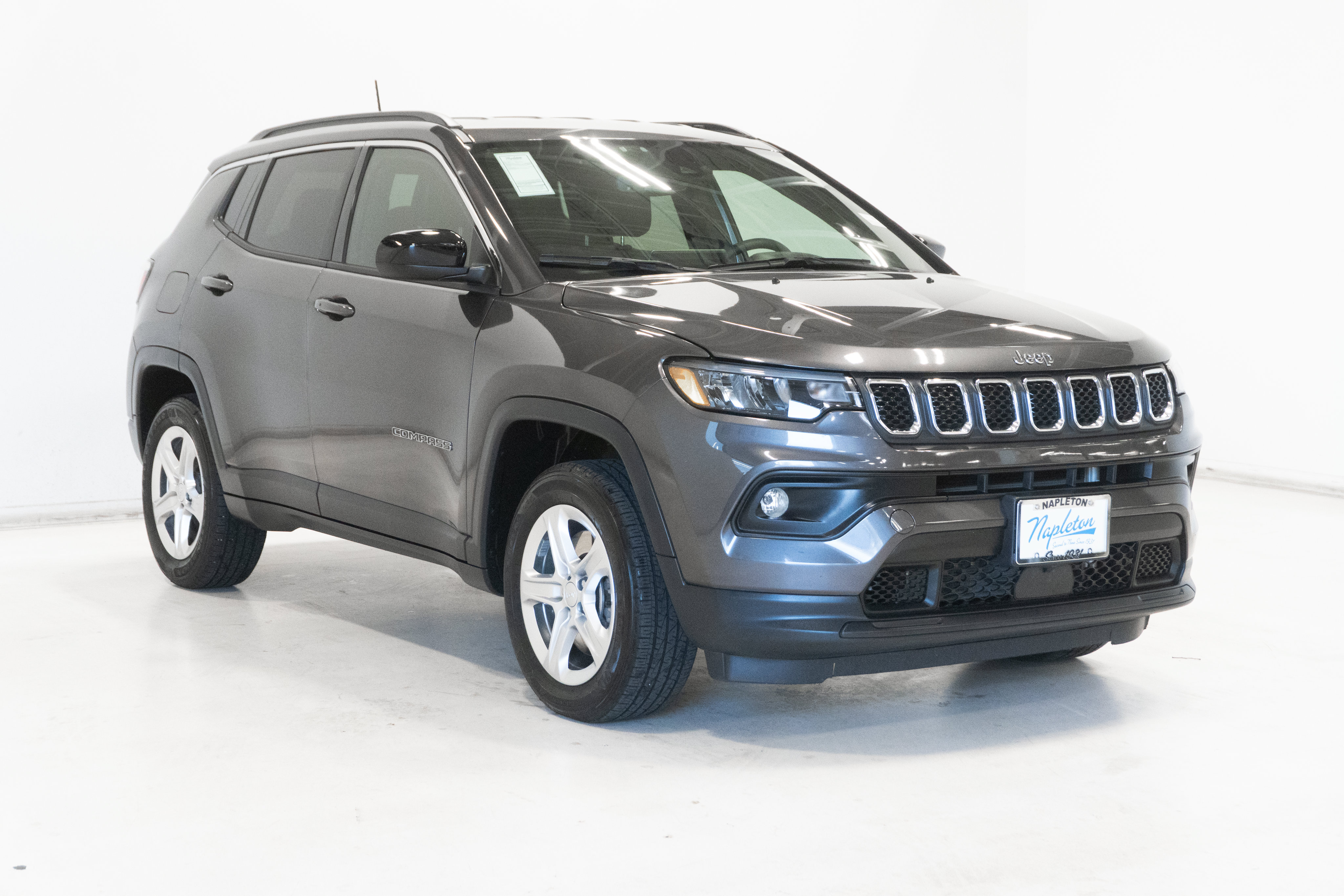 Used 2024 Jeep Compass Latitude w/ Convenience Group AWD/4WD image 6