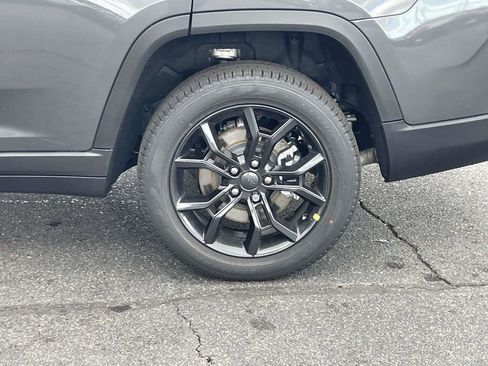 New 2025 Jeep Grand Cherokee L Limited w/ Trailer Tow Package AWD/4WD image 11