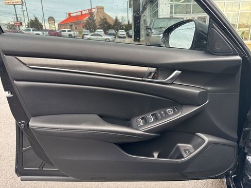 Used 2019 Honda Accord Sport image 10