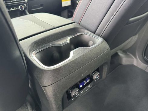 Used 2026 Chevrolet Traverse RS AWD/4WD image 16