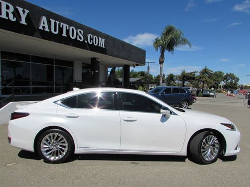 Used 2021 Lexus ES 300h w/ Accessory Package FWD image 8