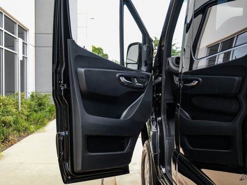 Used 2025 Mercedes-Benz Sprinter 2500 image 62