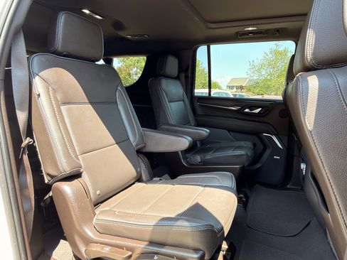 Used 2022 GMC Yukon XL Denali image 19