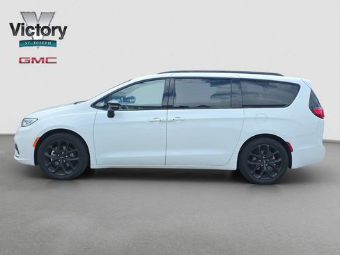 Used 2025 Chrysler Pacifica Limited FWD image 6
