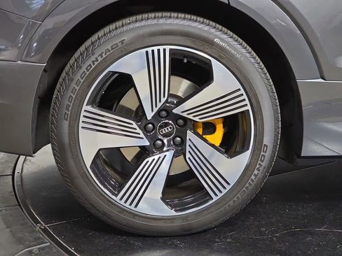 Used 2019 Audi e-tron Prestige w/ Prestige Package AWD/4WD image 29