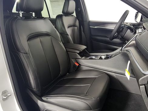 New 2025 Jeep Grand Cherokee Limited image 35