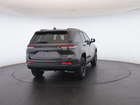 New 2025 Jeep Grand Cherokee Altitude image 27