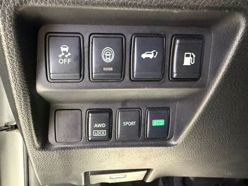 Used 2020 Nissan Rogue SV image 14