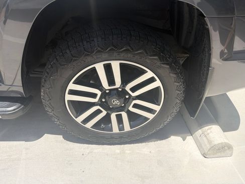 Used 2018 Toyota 4Runner Limited AWD/4WD image 8