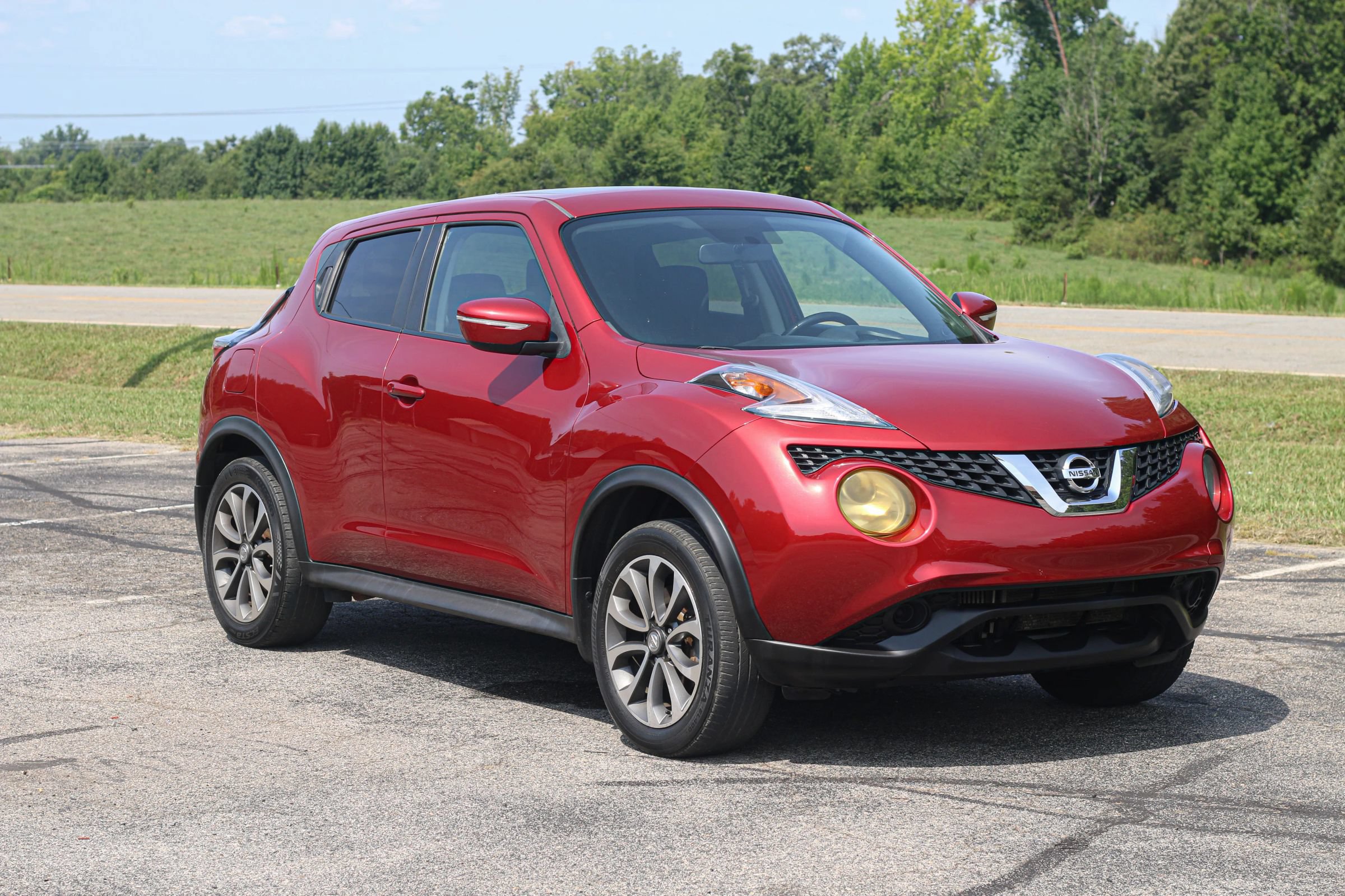 Used 2017 Nissan Juke SV w/ Interior Illumination Package AWD/4WD image 1
