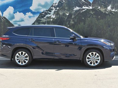 Certified 2021 Toyota Highlander Limited AWD/4WD image 2