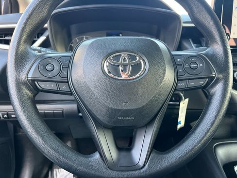 Used 2025 Toyota Corolla LE image 21