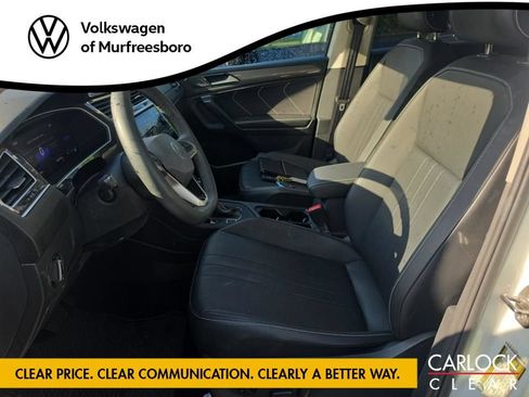 Used 2023 Volkswagen Tiguan SE w/ Panoramic Sunroof Package FWD image 7
