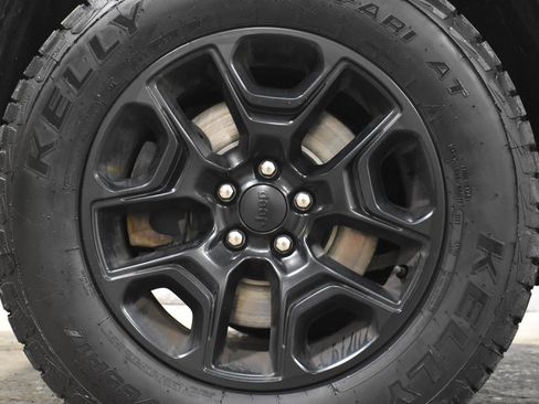 Used 2020 Jeep Cherokee Trailhawk w/ Comfort & Convenience Group image 33