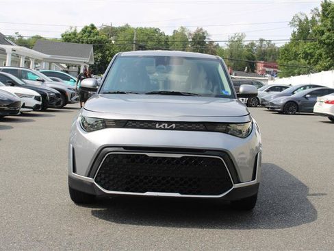 Used 2025 Kia Soul LX w/ LX Technology Package FWD image 3