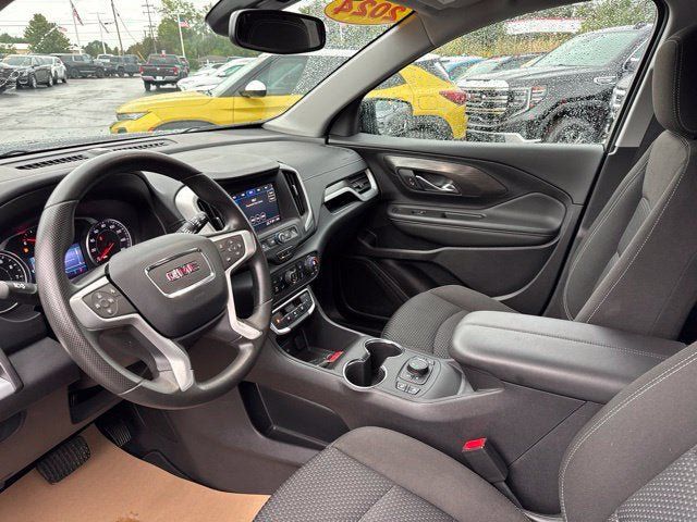 Used 2024 GMC Terrain SLE w/ Driver Convenience Package FWD image 10