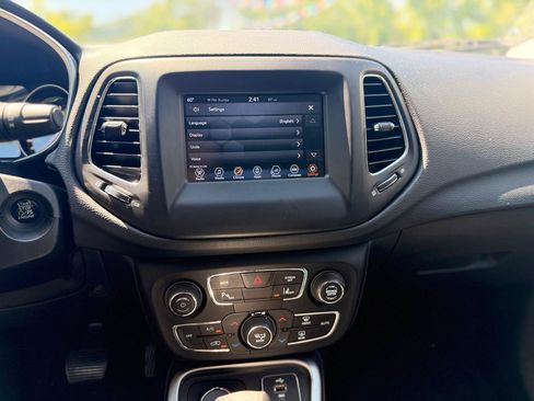 Used 2018 Jeep Compass Latitude w/ Popular Equipment Group AWD/4WD image 26