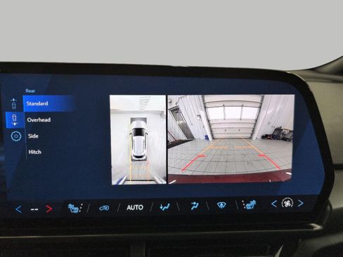 Used 2025 Chevrolet Equinox EV RS FWD image 14