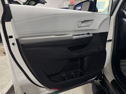 Used 2026 Toyota Sienna LE FWD image 12
