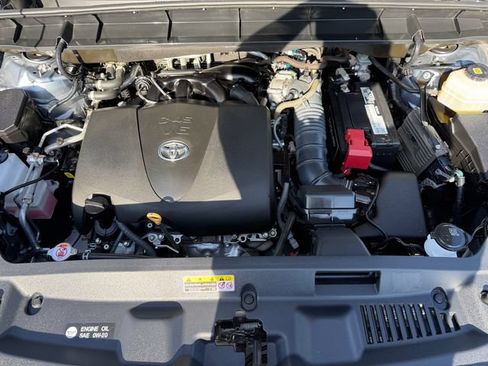 Used 2022 Toyota Highlander XLE FWD image 23
