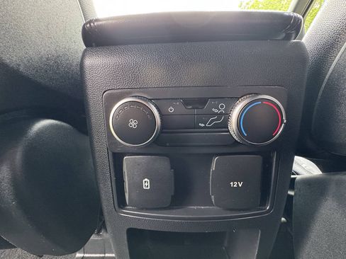 Used 2020 Ford Explorer XLT w/ Equipment Group 202A RWD image 30