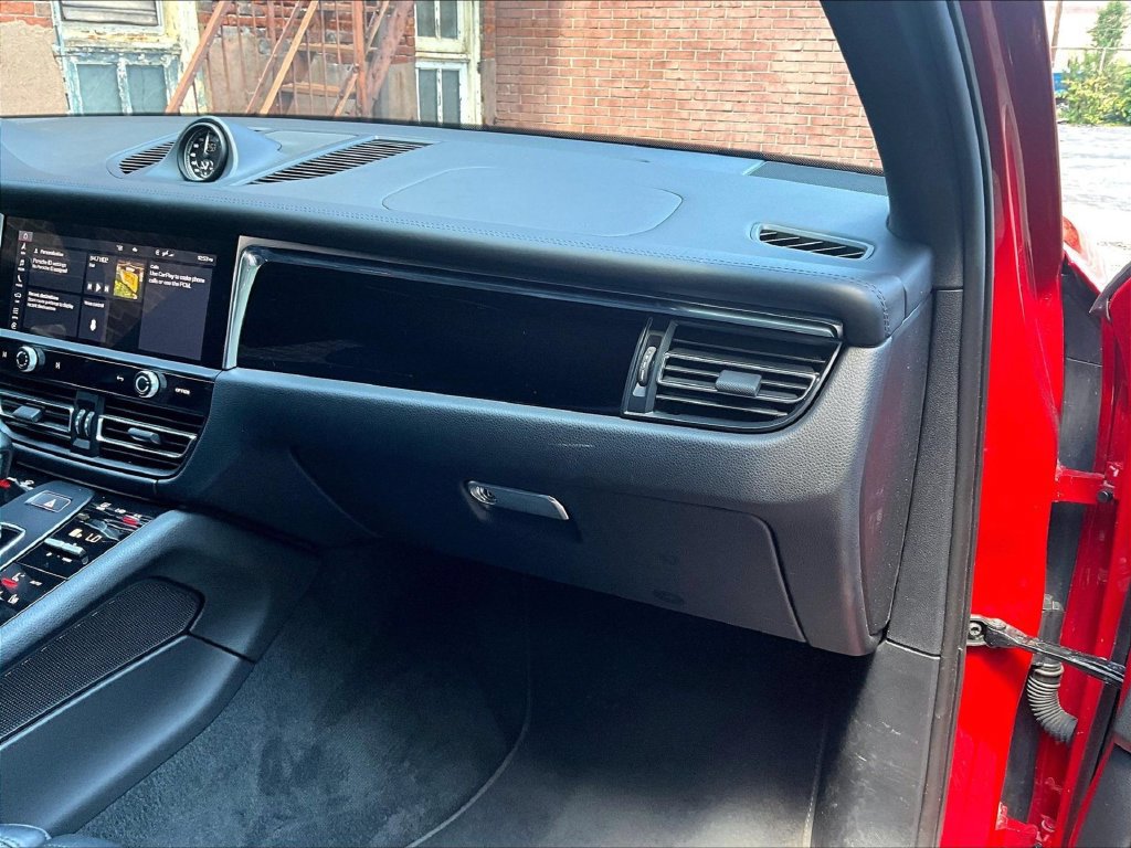 Certified 2023 Porsche Macan Turbo AWD/4WD image 19
