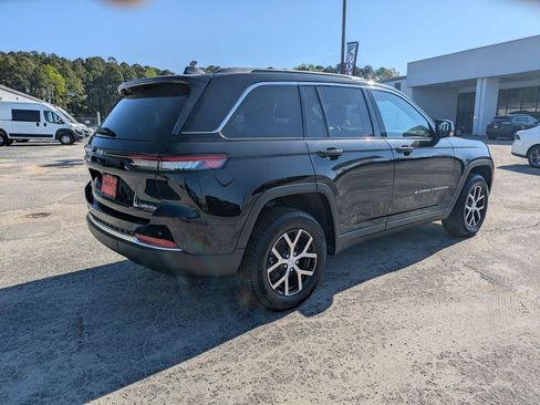 Used 2025 Jeep Grand Cherokee Limited AWD/4WD image 3