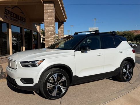 Used 2022 Volvo XC40 P8 Recharge image 8