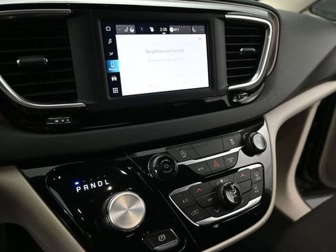 Used 2023 Chrysler Voyager LX FWD image 33