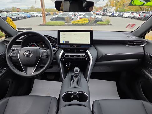 Used 2023 Toyota Venza XLE image 14
