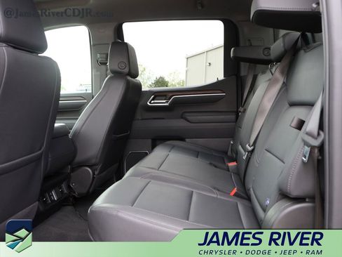 Used 2025 GMC Sierra 1500 SLT AWD/4WD image 17
