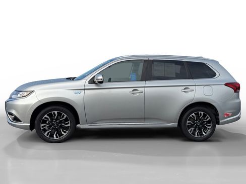 Used 2018 Mitsubishi Outlander SEL image 2