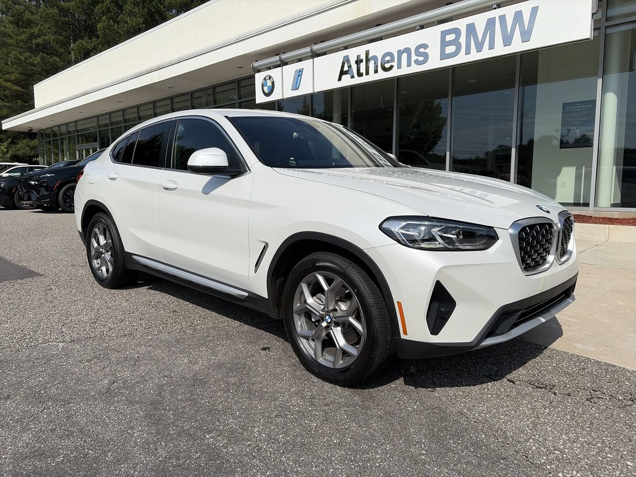 Certified 2025 BMW X4 xDrive30i AWD/4WD image 2