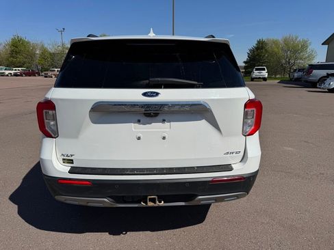 Used 2022 Ford Explorer XLT w/ Equipment Group 202A AWD/4WD image 15
