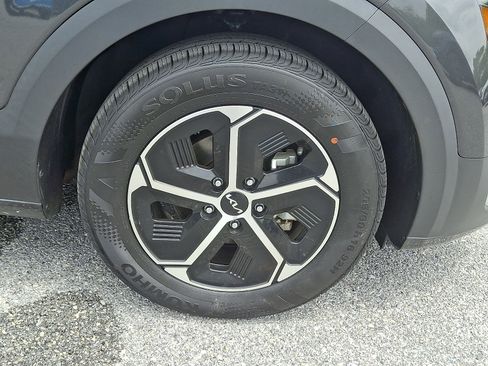 Certified 2024 Kia Niro EX FWD image 8
