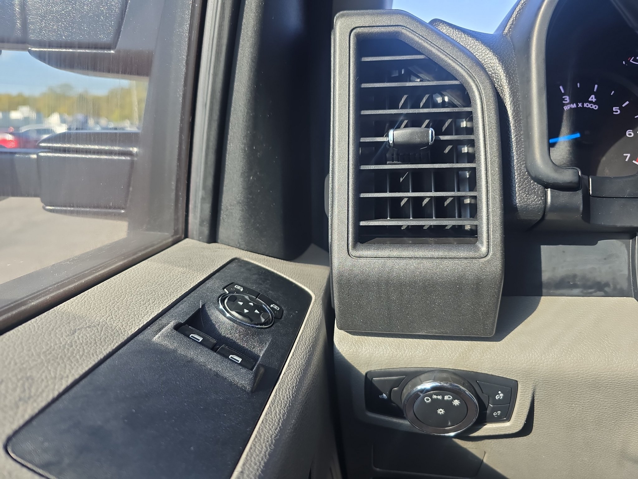 Used 2017 Ford F350 XL w/ Power Equipment Group AWD/4WD image 23