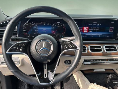 Used 2024 Mercedes-Benz GLS 450 4MATIC image 23