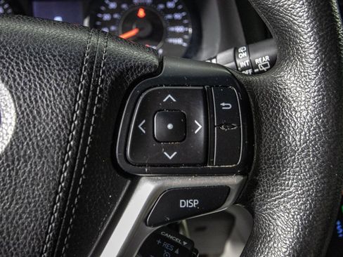 Used 2015 Toyota Sienna L image 18