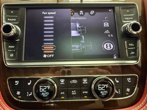 Used 2018 Bentley Bentayga Mulliner AWD/4WD image 20