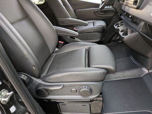 Used 2024 Mercedes-Benz Sprinter 2500 image 18