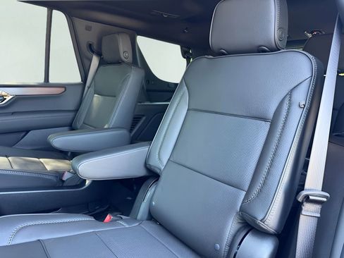 New 2026 GMC Yukon Denali w/ Denali Reserve Package AWD/4WD image 14