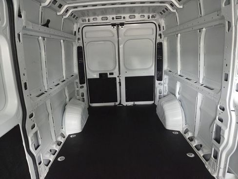 Used 2024 RAM ProMaster 2500 w/ Convenience Group FWD image 34