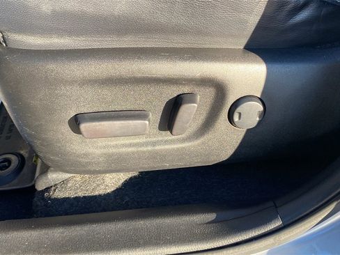 Used 2018 Toyota RAV4 Limited image 19