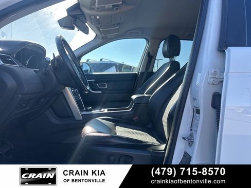 Used 2019 Land Rover Discovery Sport SE image 14