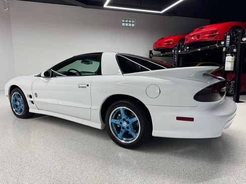 Used 1999 Pontiac Firebird Formula RWD image 10