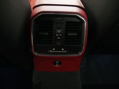 Certified 2023 Porsche Macan S image 38