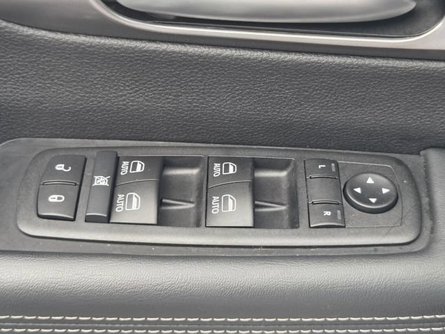 Used 2026 Chrysler Pacifica Select FWD image 28