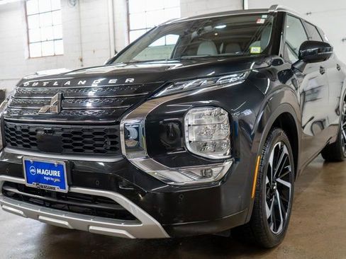 Used 2024 Mitsubishi Outlander SEL AWD/4WD image 2